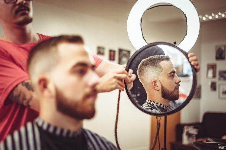 Jakie są najpopularniejsze męskie kosmetyki do brody i włosów?