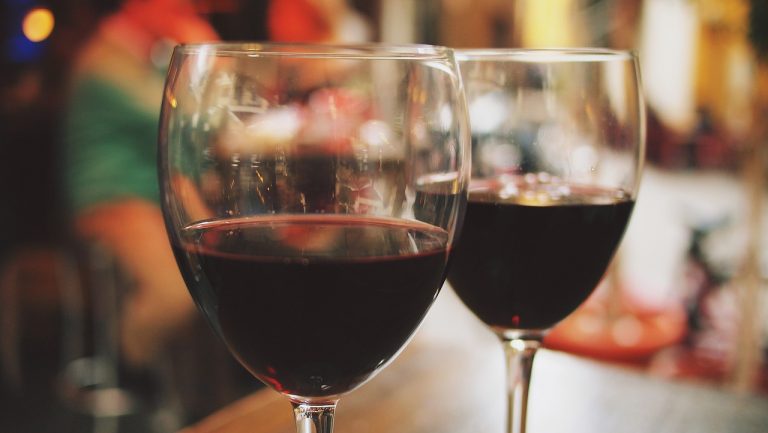 Pociąg do wina: Winiarnia pełna smaków i historii!