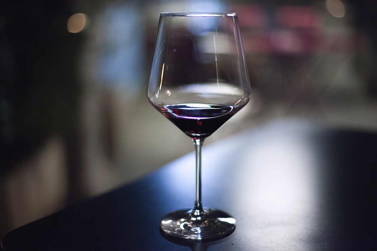 Pociąg do wina: Winiarnia pełna smaków i historii!