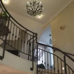 Balustrady aluminiowe na balkony w blokach i budynkach wielorodzinnych – modernizacja z głową